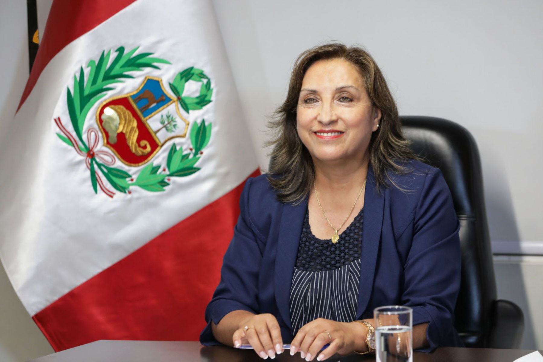 Dina Boluarte Jura El Cargo Como Nueva Presidenta De Perú La Primera En La Historia Del País 